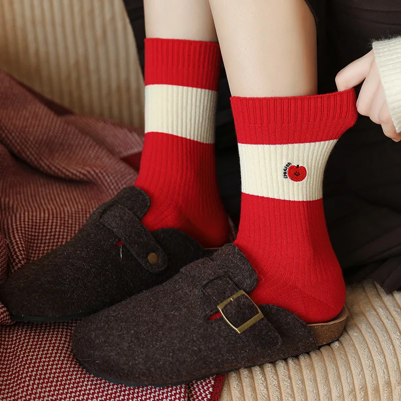 2 أزواج من 2026 السنة الجديدة جوارب قطنية الكرتون لطيف منتصف جوارب أنبوبية يشير إلى السعادة الحظ البساطة مخطط الجوارب غير رسمية