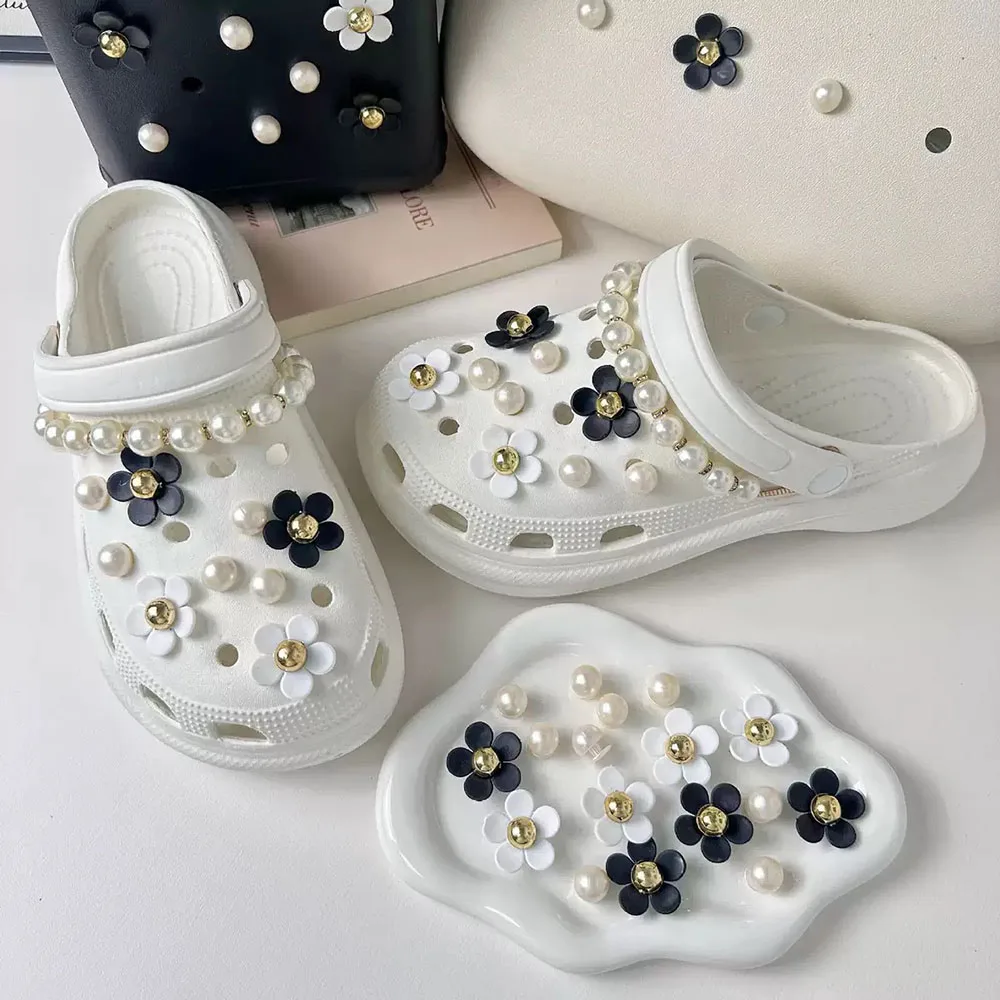 

Набор для декора обуви и сумок: милые 3D-шармы в виде жемчужных ромашек для летних туфель и сумок