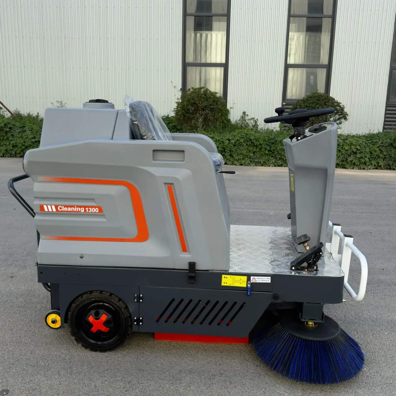 Balayage de machine de balayeuse de sol de route sur balayeuse de sol de rue électrique à vendre