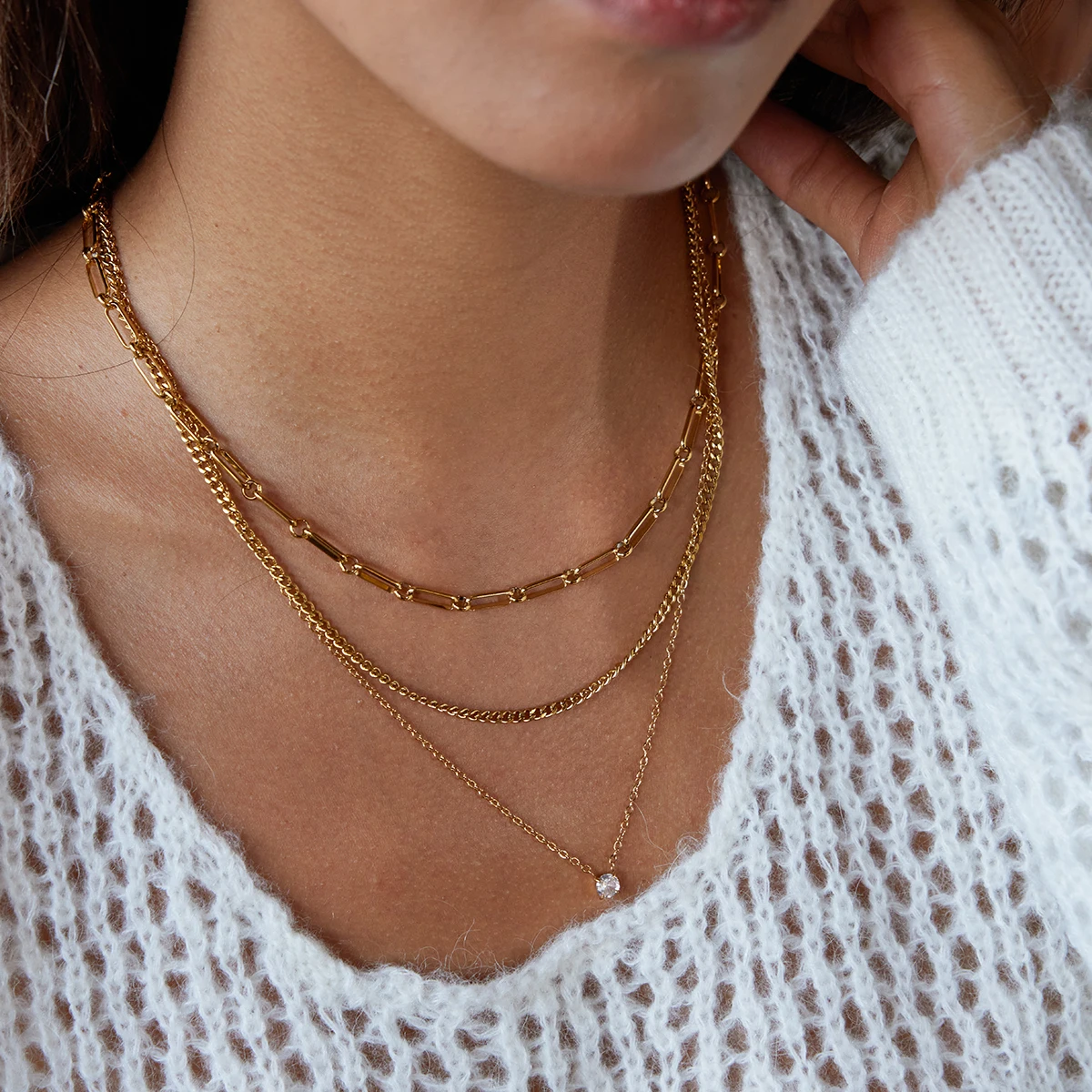 

AIKOER Classic Fashion 18K Gold Color Plated Inlay Round Zircon Pendant Three-Layer Necklace Stainless Steel Women Jewelry Party