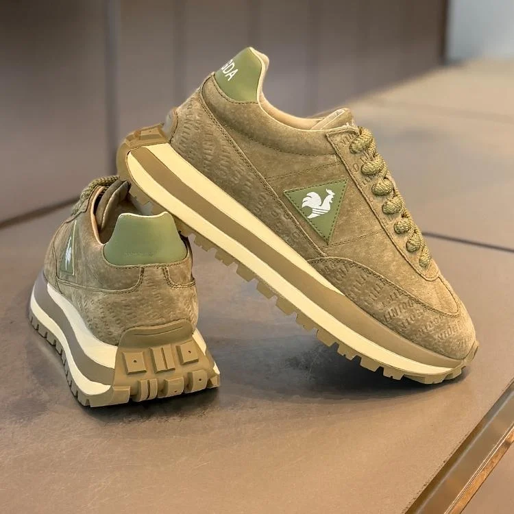 Men's Casual Running Shoes Breathable Mesh Inner Heightening Fashionable All-Match Autumn Sporty Sneakers Thick Sole