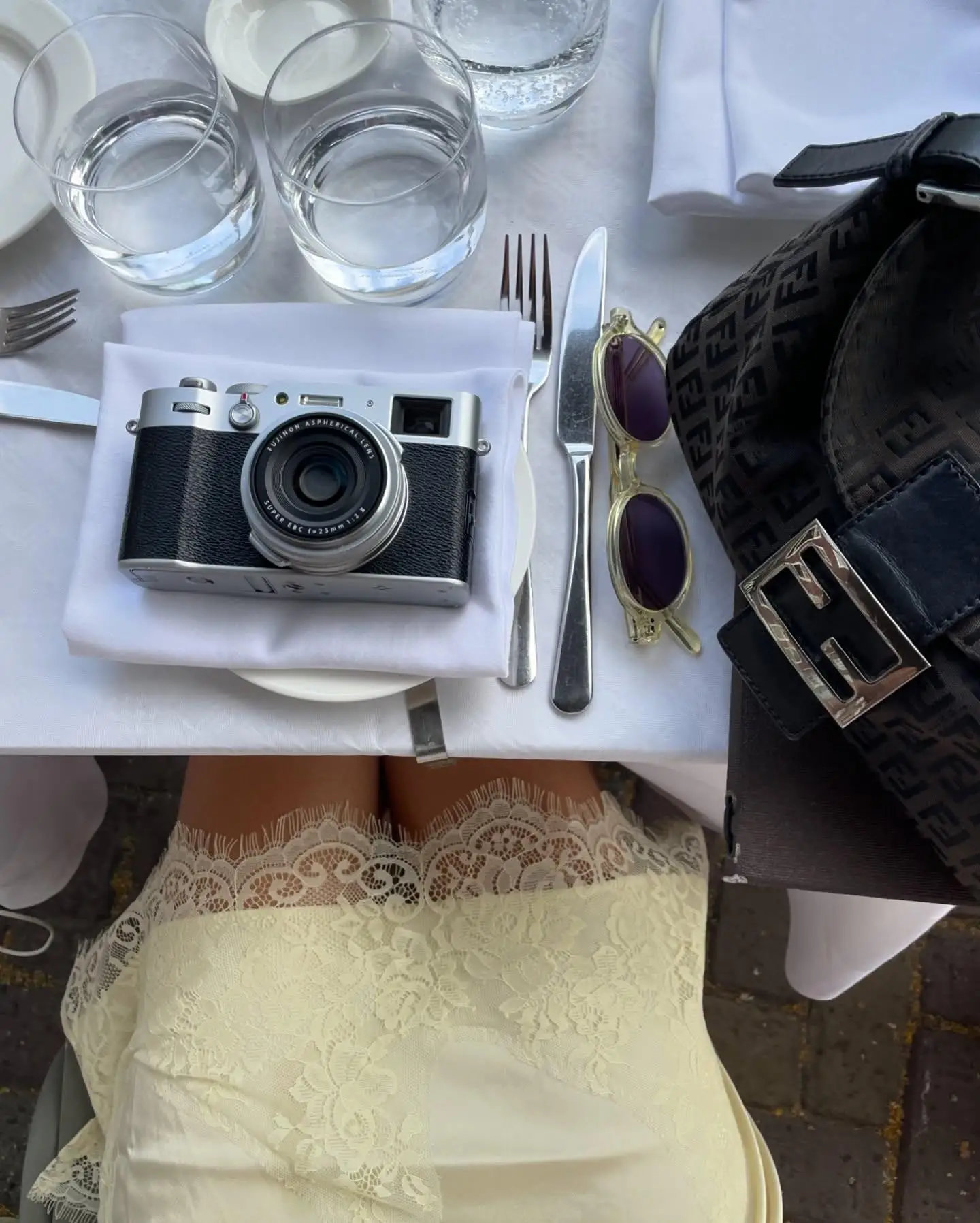 Femmes Sexy taille haute Satin Mini jupe blanc rouge Chic Streetwear été taille élastique mince jupe filles chaudes décontracté Simple