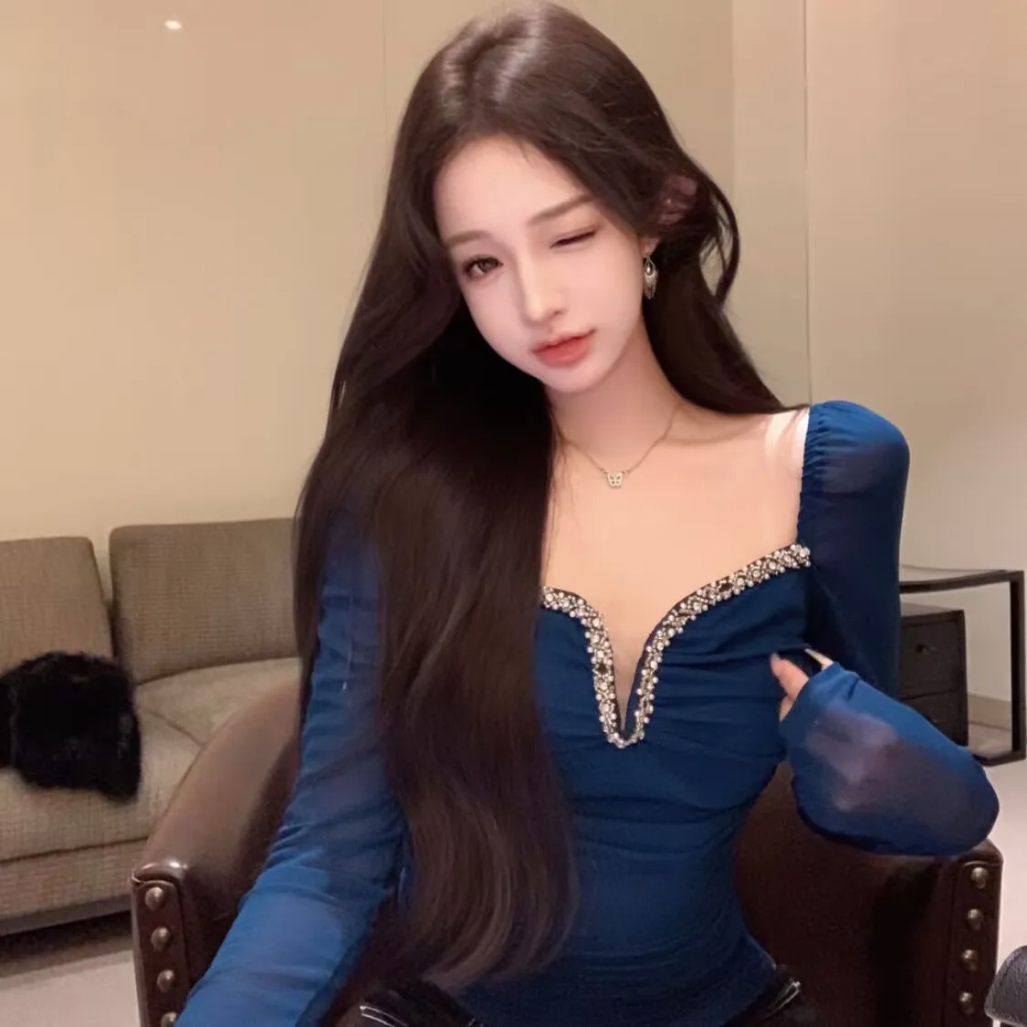 

Sexy Crystal V-Neck T-shirt 2025 New Spring Autumn Women Bling Base Shirt Female Long Sleeve T-shirt Blouses Pullover Top