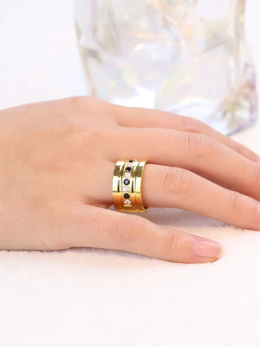 Modne wzornictwo ze stali nierdzewnej Rhinestone Cz Ślubne pierścionki w złotym kolorze dla kobiet — zdjęcie 2
