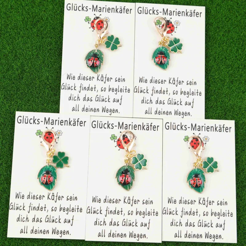 5-teiliges interessantes Marienkäfer- und Kleeblatt-Schlüsselanhänger-Set. Marienkäfer-Karte mit deutscher Glückswarnung. Aktivitäts- und Ermutigungsgeschenke.