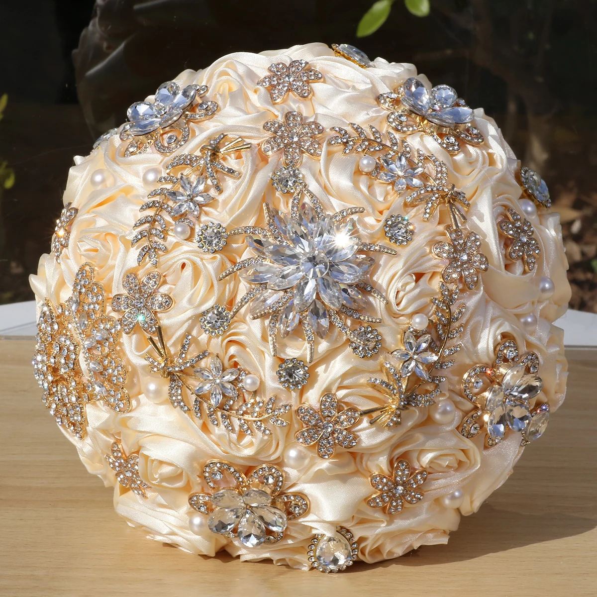 

2025 Bridal And Bridesmaid Bouquets Exquisite Rhinestones Silk Roses And Pearls Handmade Sisters Wedding Bouquets W401
