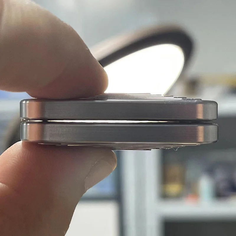 ZD EDC Z3 Slider di spinta illimitato Fidget Toys Magnetismo in metallo Fidget Slider Sollievo dallo stress e rilassamento per adulti Fidget Spinner