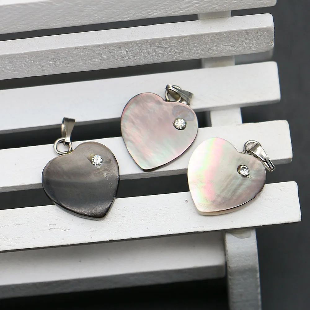 

Изысканно отполированная подвеска из натурального черного пресноводного перламутра в форме сердца с одним отверстием, аксессуар для самостоятельного изготовления украшений, для ожерелий.