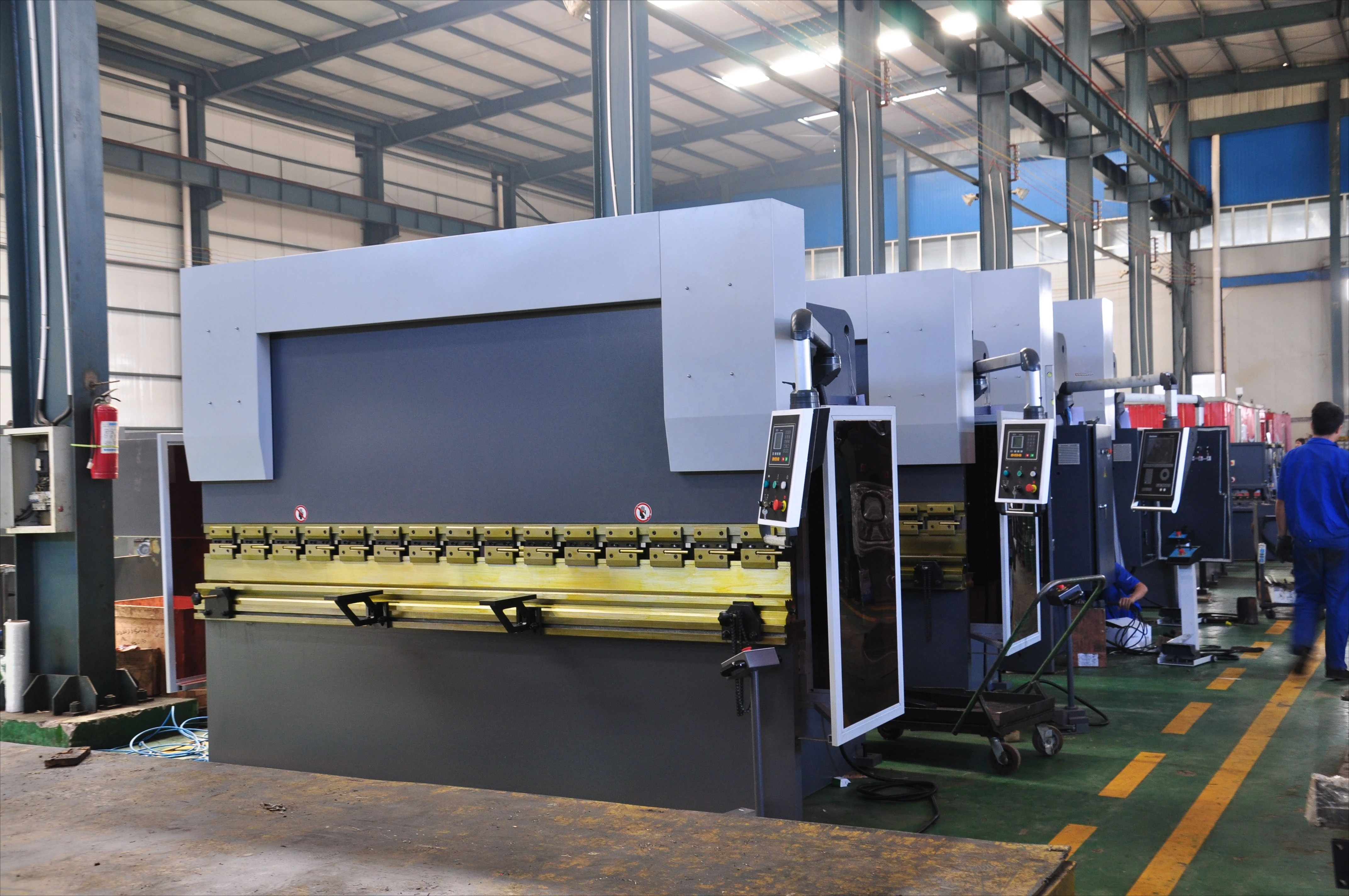 Industrial Metal Shear Equipment Machine Tools Workshop Essential Durable Metalworking Processing Machinery