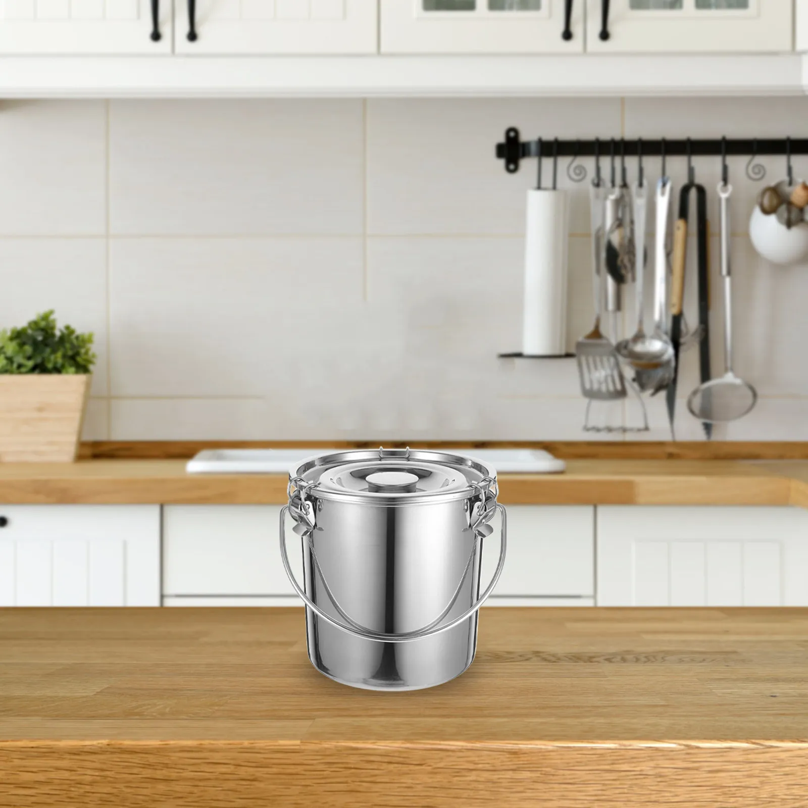 

Stainless Steel Sealed Bucket with Handle and Buckle Airtight Food Oil Grease Container for Kitchen Deep Fryer Cooking Storage
