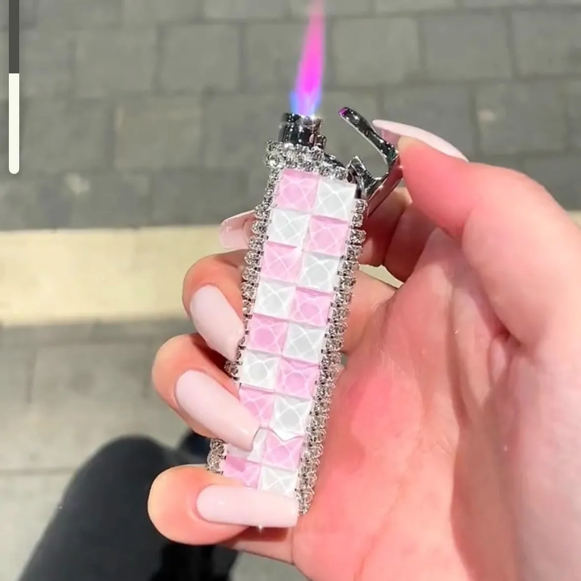 

Fashion Diamond Inlaid Pink Flame Lighter Windproof Torch Inflatable Women's Lighter Gift Smoking Accessories