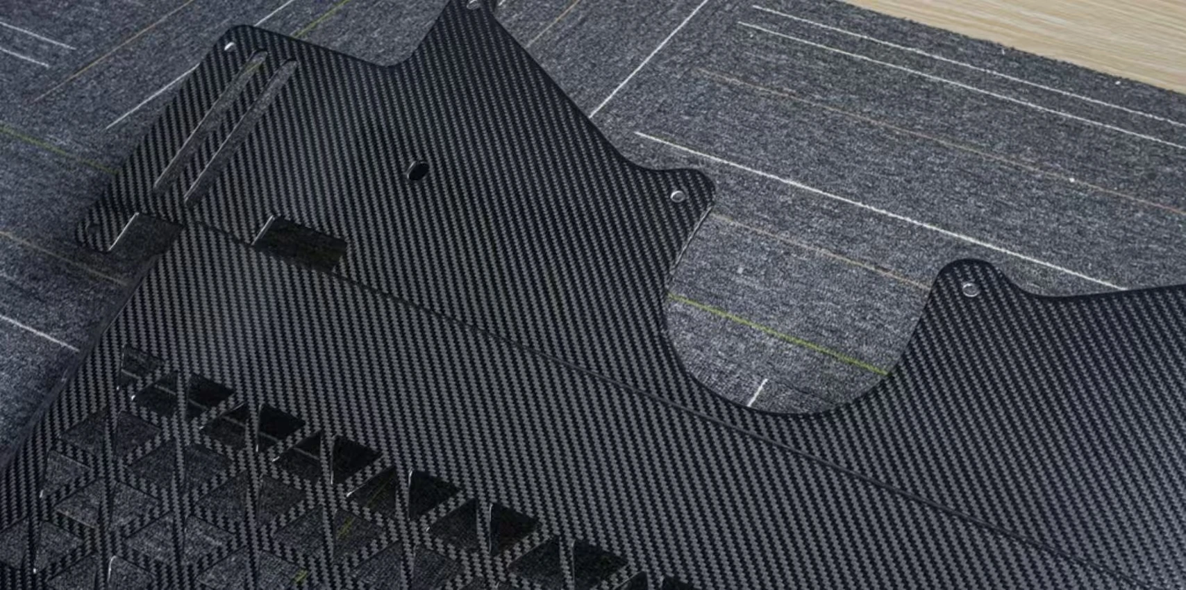 

Крышка моторного отсека из сухого карбона для G80 M3, G82 M4, G87 M2 2021+