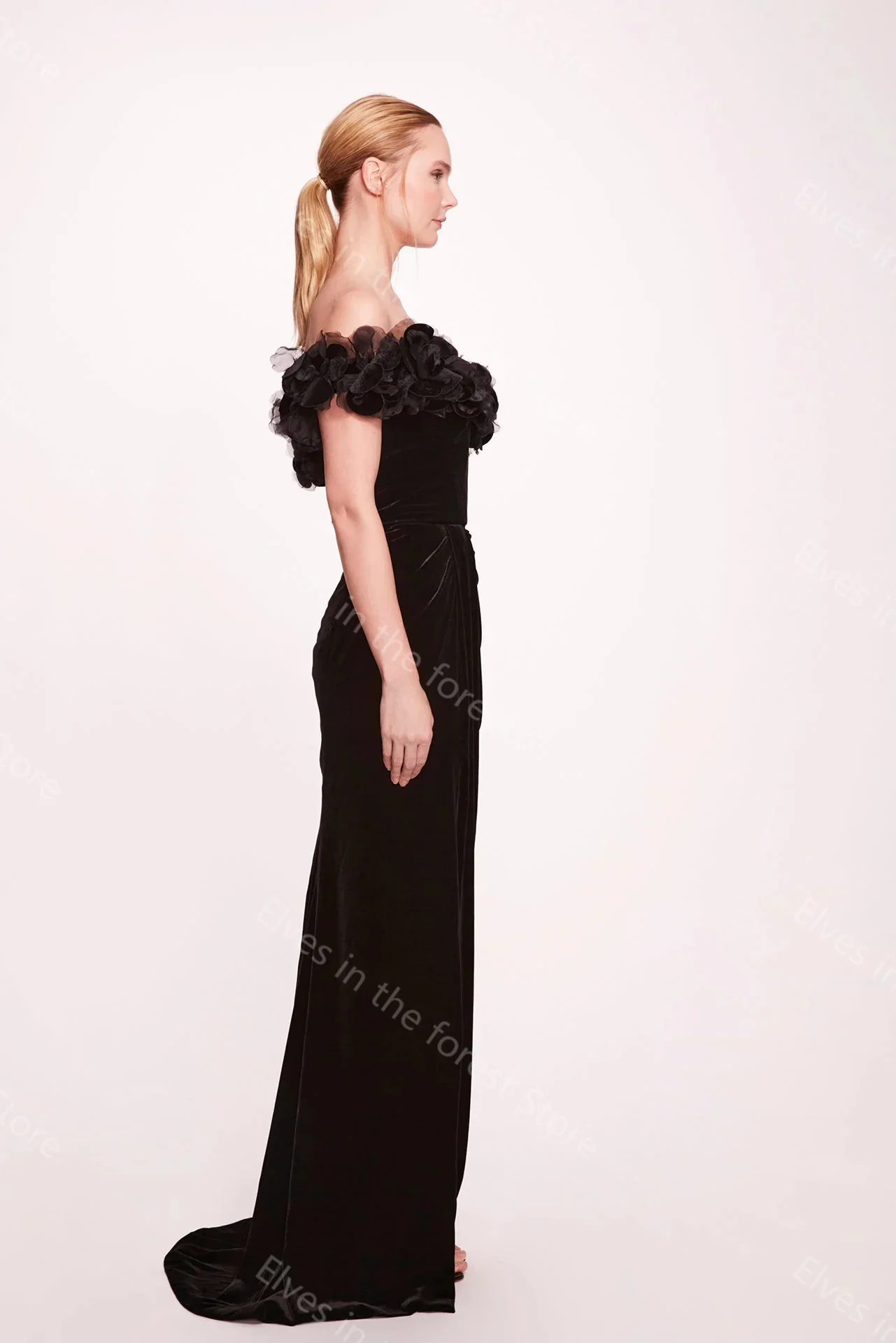 Vintage Black Evening Dresses Off Shoulder Velvet Women Prom Gowns Floral Appliques Side Split Customized Mother of Bride Gowns