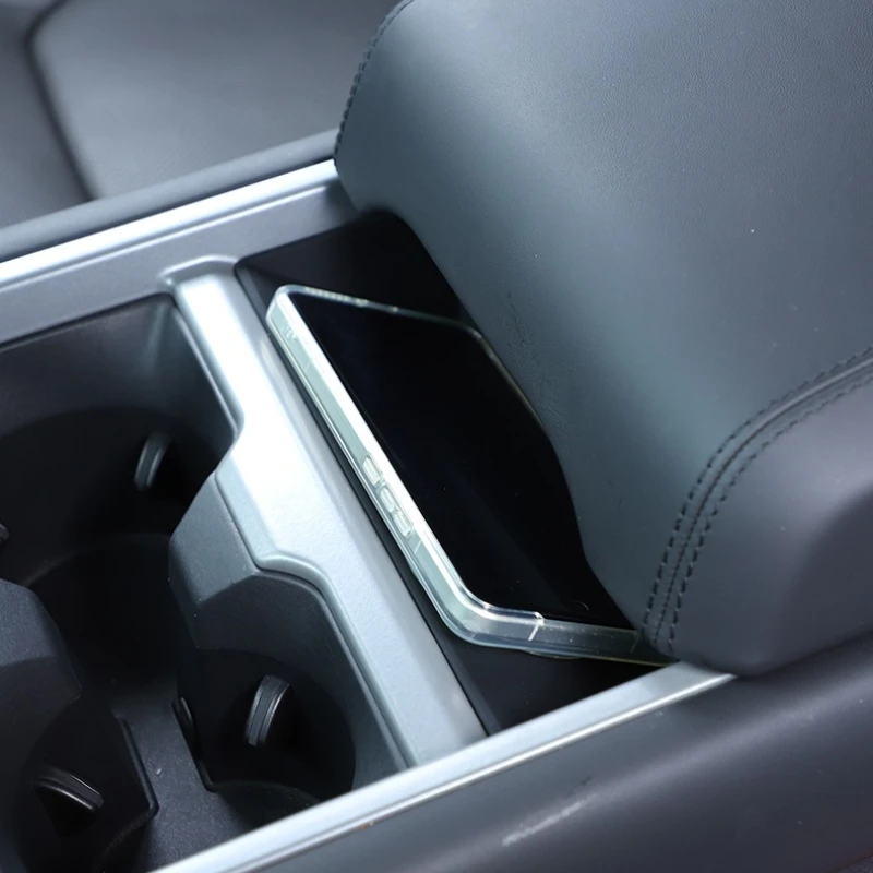 

Для Land Rover Defender 90 110 130 2025 силиконовая автомобильная защитная накладка с центральным управлением и беспроводной зарядкой, автомобильные аксессуары