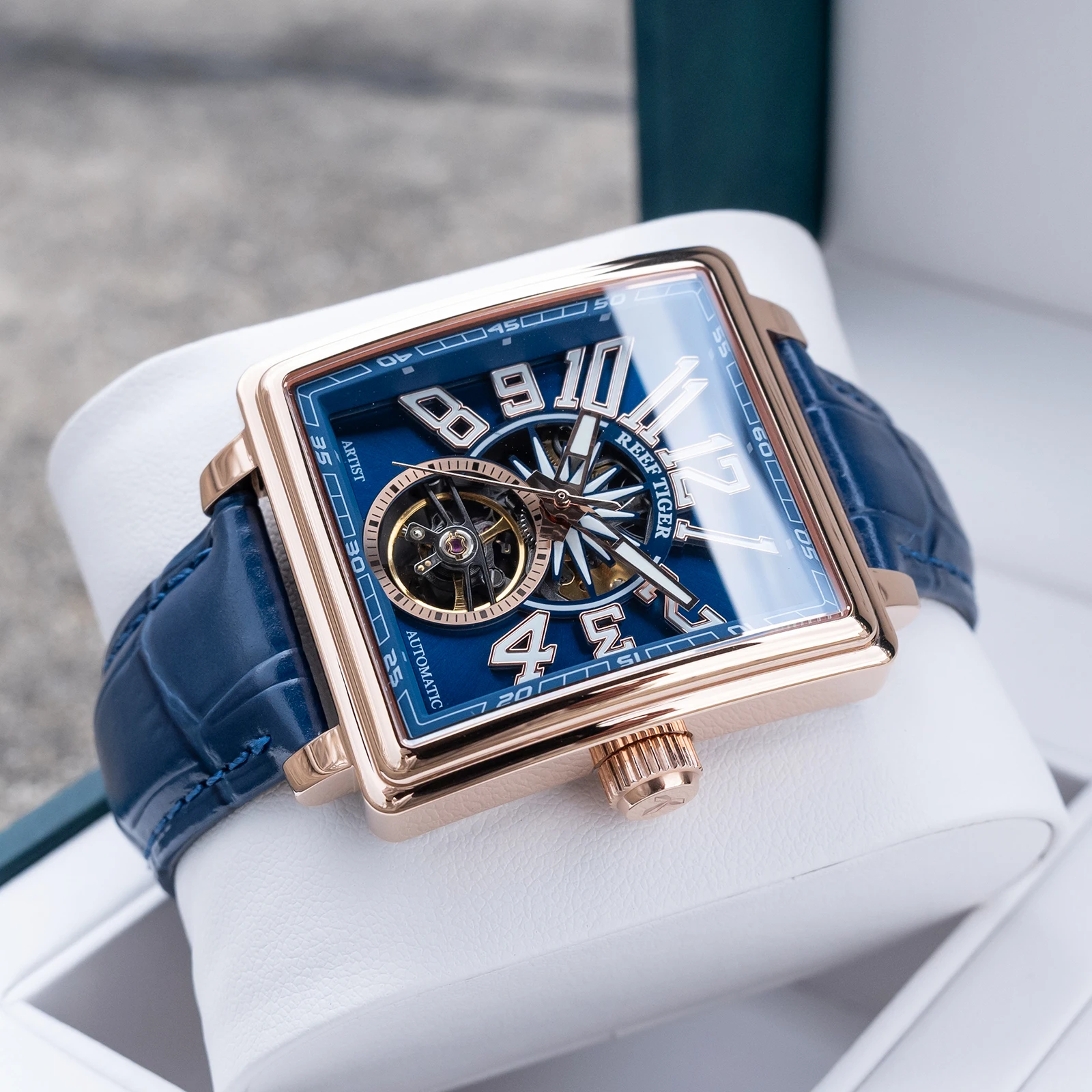 Reloj Automático Reef Tiger RT con Esfera de Estrella Dorada, Correa de Cuero Genuino, Mecanismo Analógico Tourbillon, Modelo RGA5026