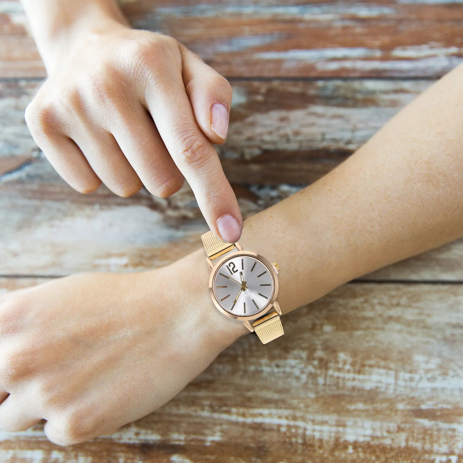 Elegant Women Quartz Watch Alloy Case Mesh Bracelet Band Simple Chic Design Ideal Gift for Christmas Birthday Valentine's Day