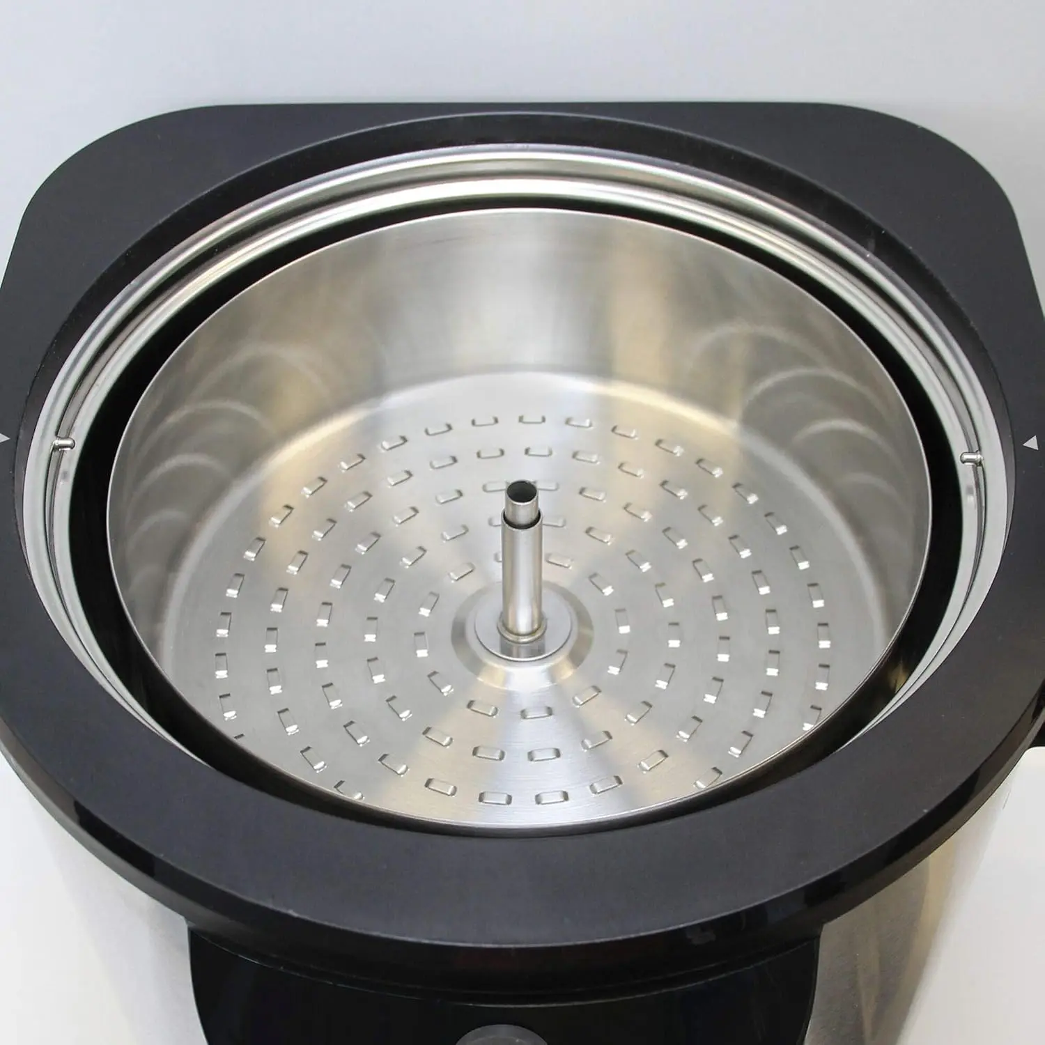 Urna do kawy 57042, dwuścienna, ze stali nierdzewnej, z automatyczną regulacją temperatury, duża pojemność, szybkie zaparzanie i łatwa obsługa.