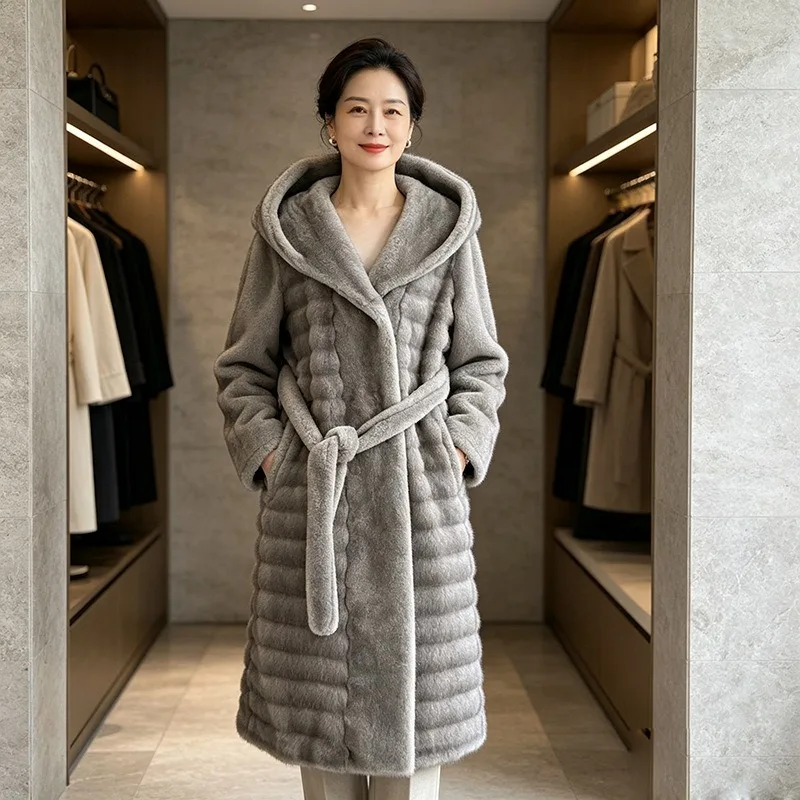 This Is A Long Warm Fur Coat for Autumn Winter. Fashionable Versatile Coat That Integrates Faux Mink Fur Top.elegant Temperament