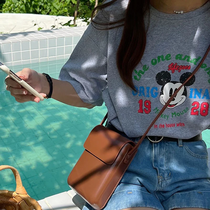 

2026 Women Niche Versatile Vertical Design Phone Bag Female Vintage High Quality Messenger Bag Lady Mini Simplicity Luxury Bag