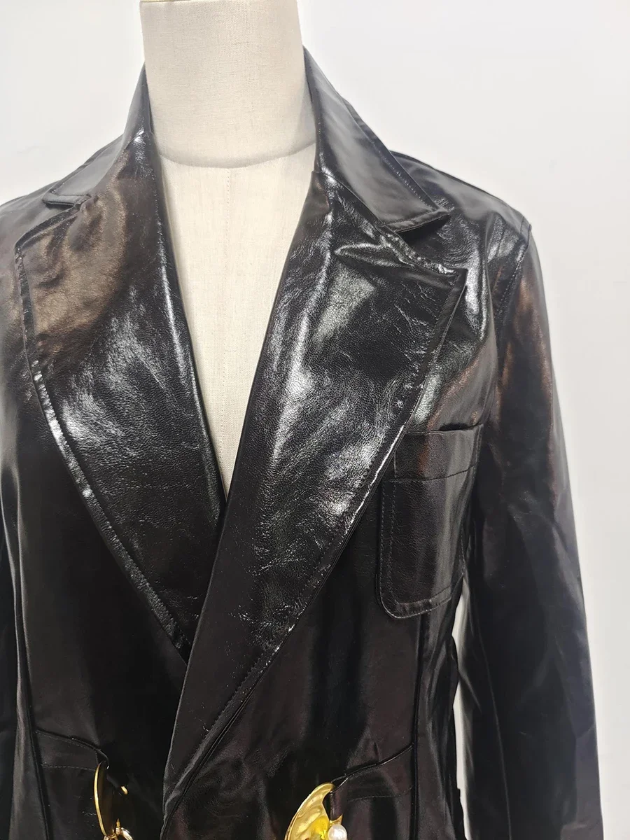 เสื้อเบลเซอร์ TWOTWINSTYLE รุ่น Temperament สีพื้น สำหรับผู้หญิง คอวี แขนยาว แต่งกระเป๋า ตัดต่อผ้า สไตล์ชิคสำหรับฤดูใบไม้ร่วง รุ่น KJA550011