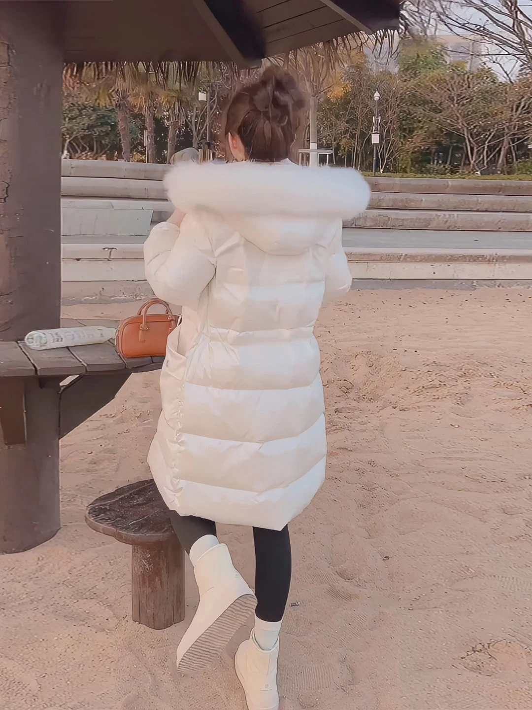 

Женское стеганое пальто с капюшоном, белое, на пуху, с утяжкой на талии, средней длины, уникальное, зимнее, верхняя одежда