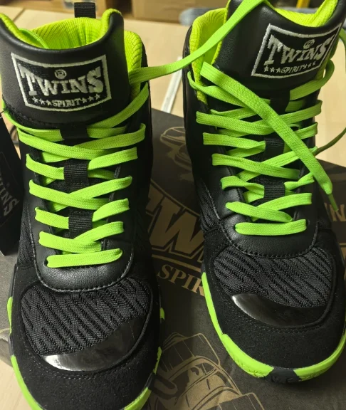 

2025 New Wrestling Sneakers Wrestling Boots Boxing Shoes Couples Unisex Combat Shoes