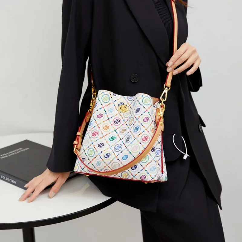 

Luxury Brand Leather Women's Tote Bag Fashionable Popular Classic Elegant Premium Detail Vintage Daily Bag​