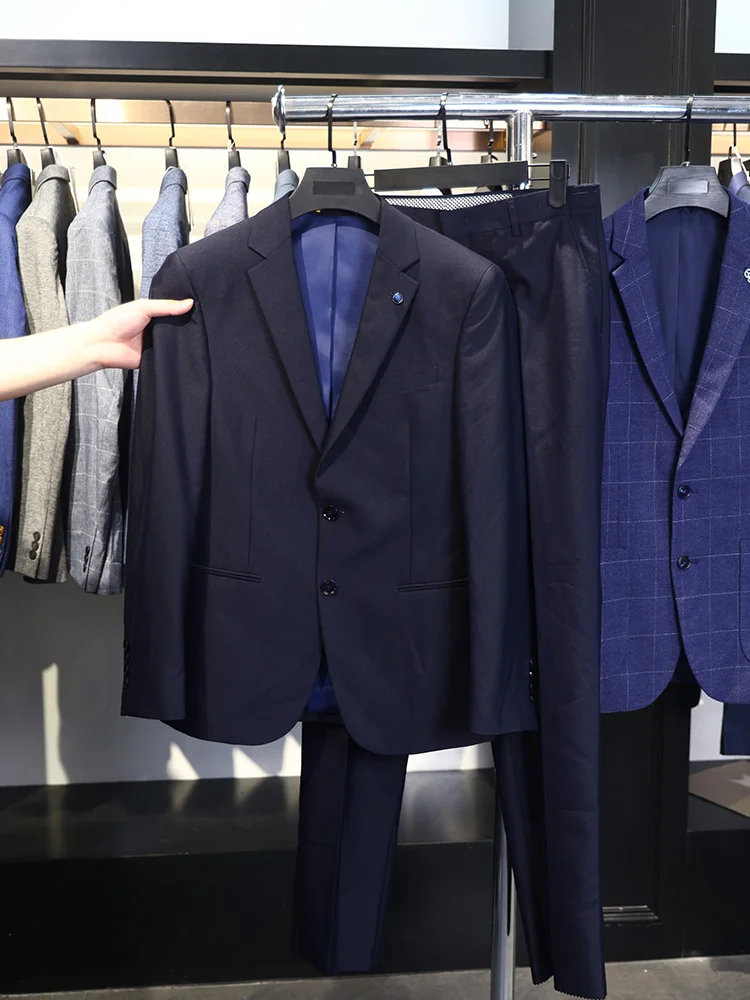 

Мужской деловой костюм Slim Fit: модный, весенне-осенний, с отложным воротником, на двух пуговицах, однобортный, однотонный, молодежный тренд