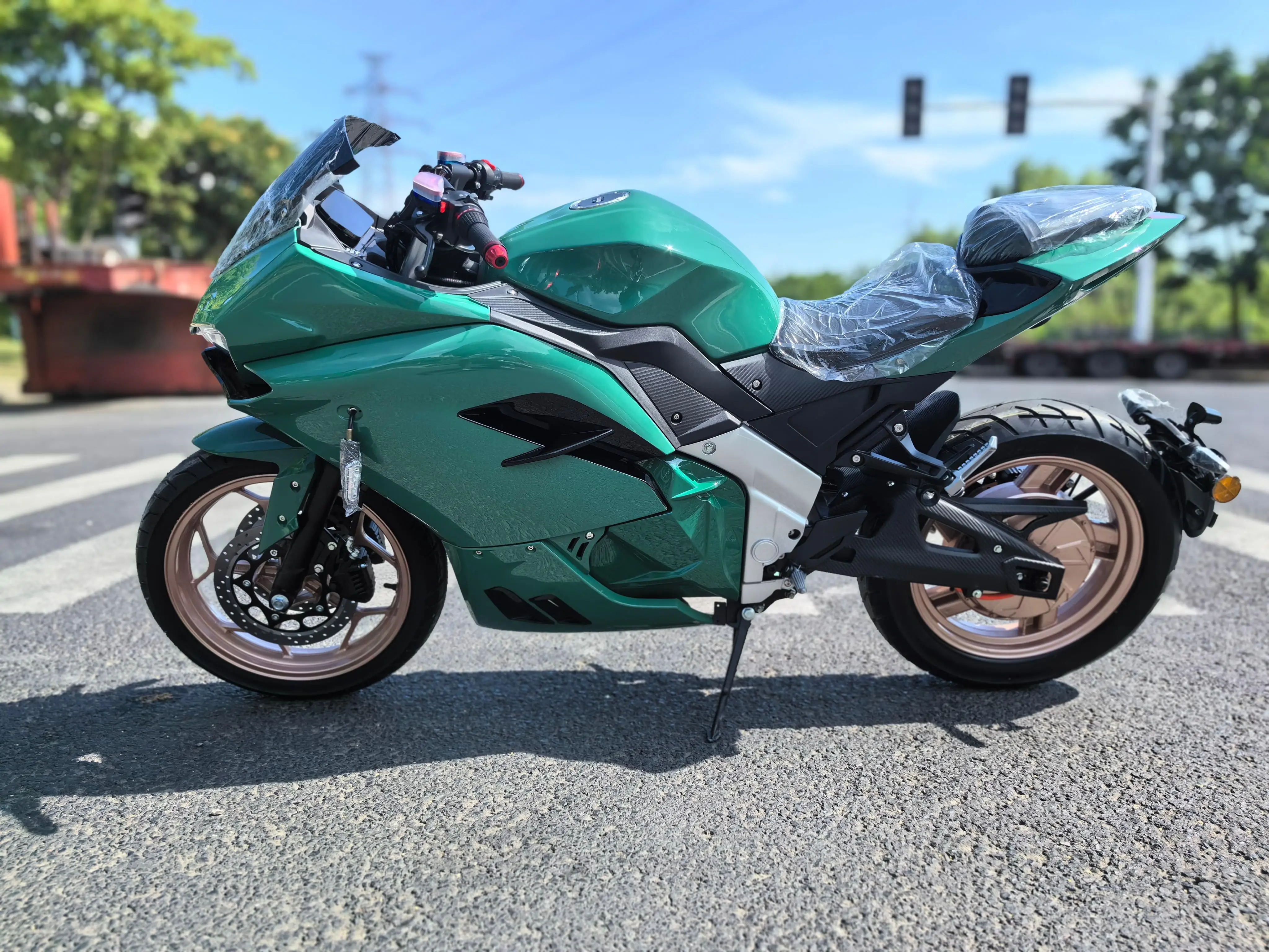 دراجة نارية كهربائية عالية الجودة معتمدة من الاتحاد الأوروبي محرك عالي الطاقة 5000 وات 8000 وات 10000 وات مع سرعة شهادة EEC COC 100-140 كم/ساعة