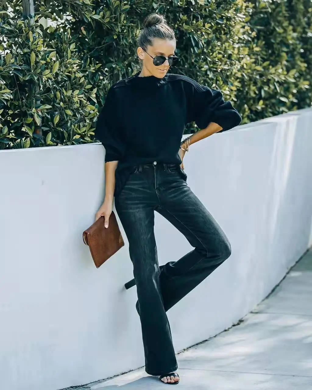 กางเกงยีนส์สีดำทรงสลิมฟิตเอวสูงผ้ายืดสำหรับผู้หญิง สไตล์ตะวันตก รุ่นใหม่ล่าสุดสำหรับฤดูใบไม้ผลิ ช่วยให้ดูผอมเพรียว ใส่ได้หลากหลาย ทรงยาวคลุมเท้า