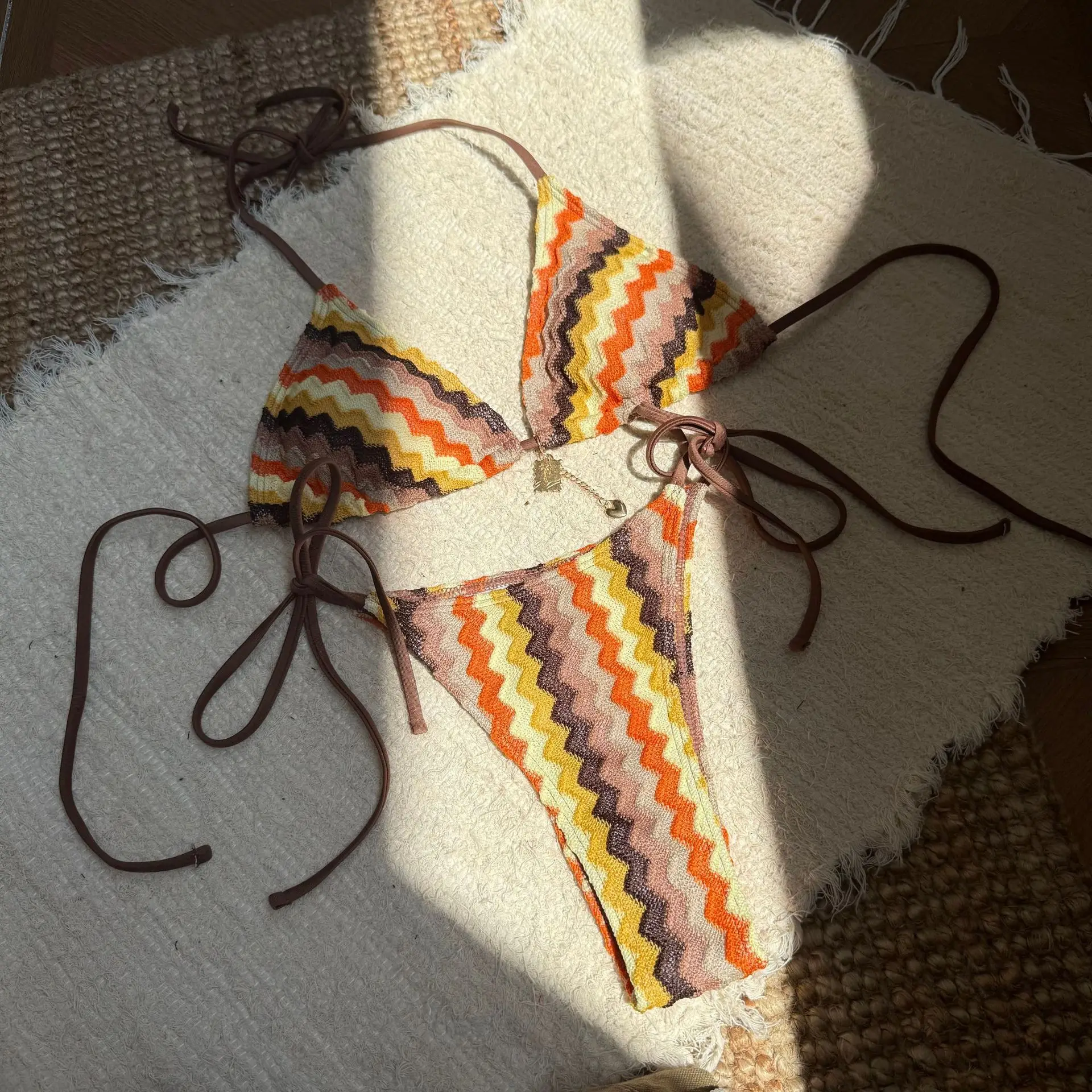 新しいストライプ段階的に変化ビキニ夏のビーチ水着女性