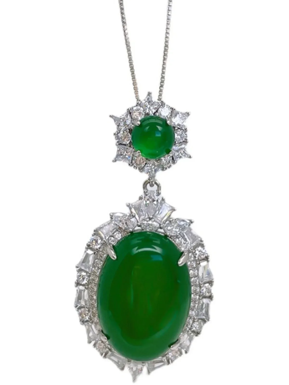 

Fashionable and luxurious high fluorescence ice Brazilian green jade pendant necklace, versatile and versatile wedding jewelry