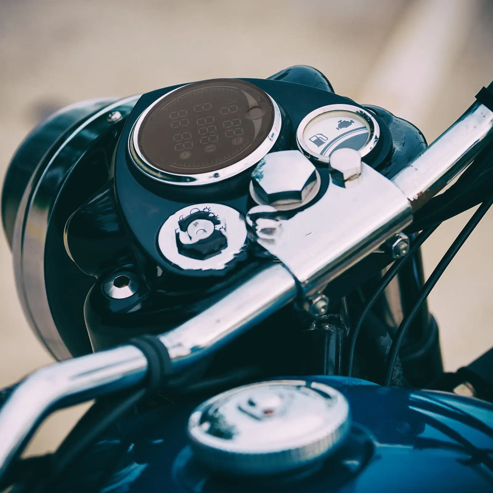 

Digital Thermometer Clock Dashboard 3-in-1 Voltmeter Temperature Black Automotive Voltage Meter Car Digital Thermometer LED