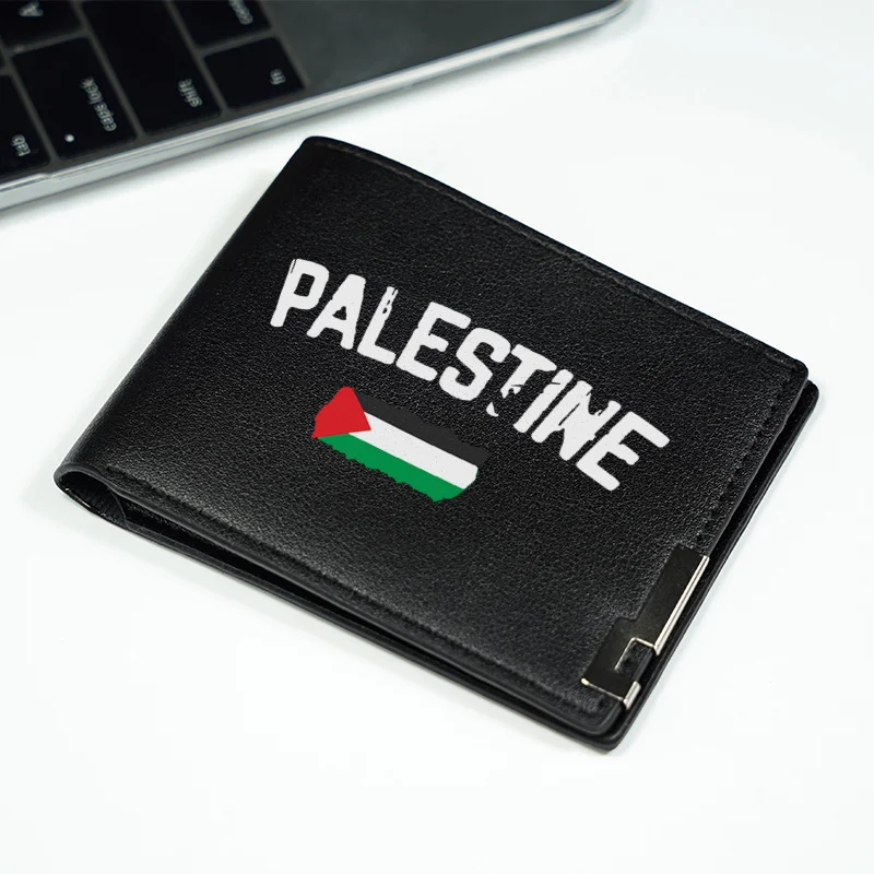 MĘSKI PORTFEL W STYLU PALESTYŃSKIEJ FLAGI, WYKONANY Z EKO-SKÓRY, LEPKI, LEKKI, TRWAŁY, ELEGANCKI AKCESORIUM DLA CODZIENNEGO UŻYTKU.