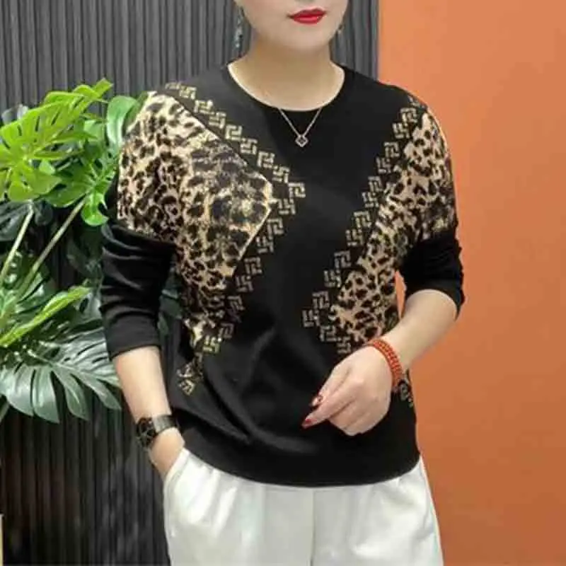 

Vintage Fashion Women Diamonds Leopard T-shirt Spring Autumn New Female Clothing Tees Fleece Warm Loose Casual Long Sleeve Tops