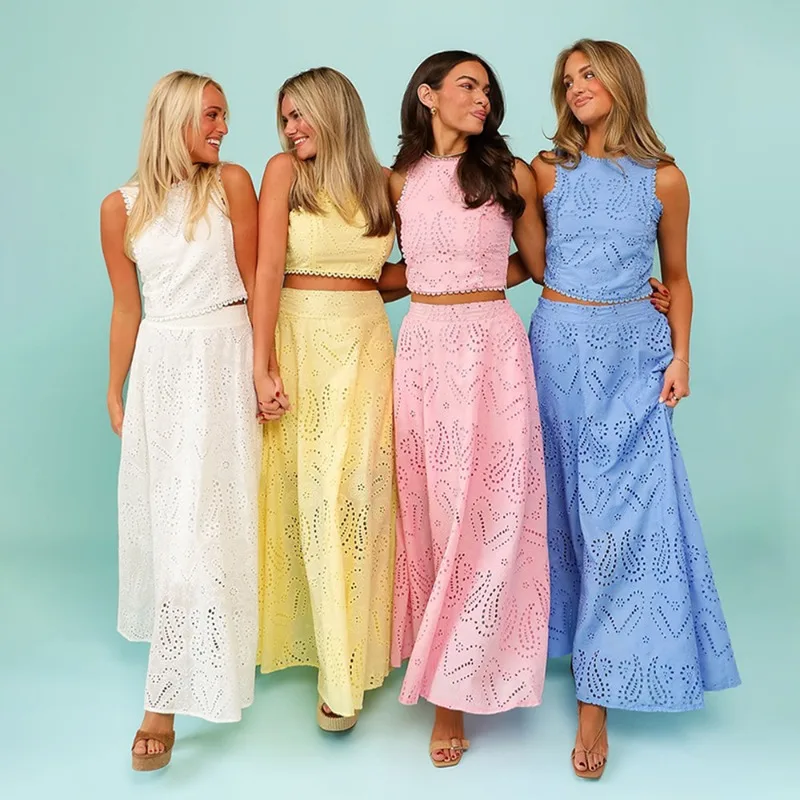 

Новый женский осенний костюм: блузка и юбка, элегантный, без рукавов, с вышивкой и кружевными вставками, удобный, минималистичный, модный, универсальный.