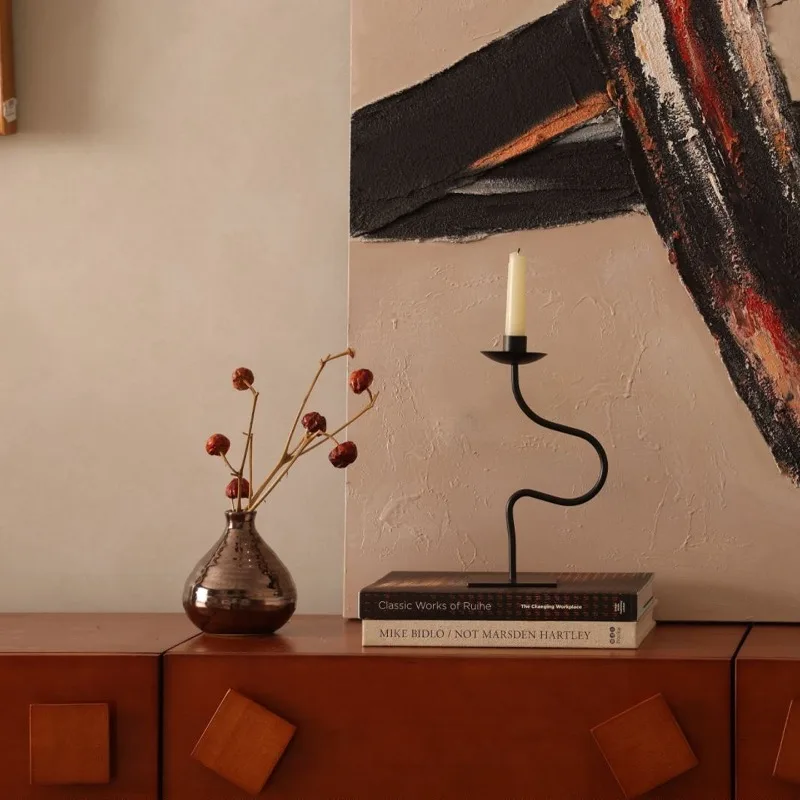Retro Wrought Iron Spiral Shape Candlestick Ornaments Bedroom Dining Table Hotel Romantic Candlestick Crafts Wedding Decoration