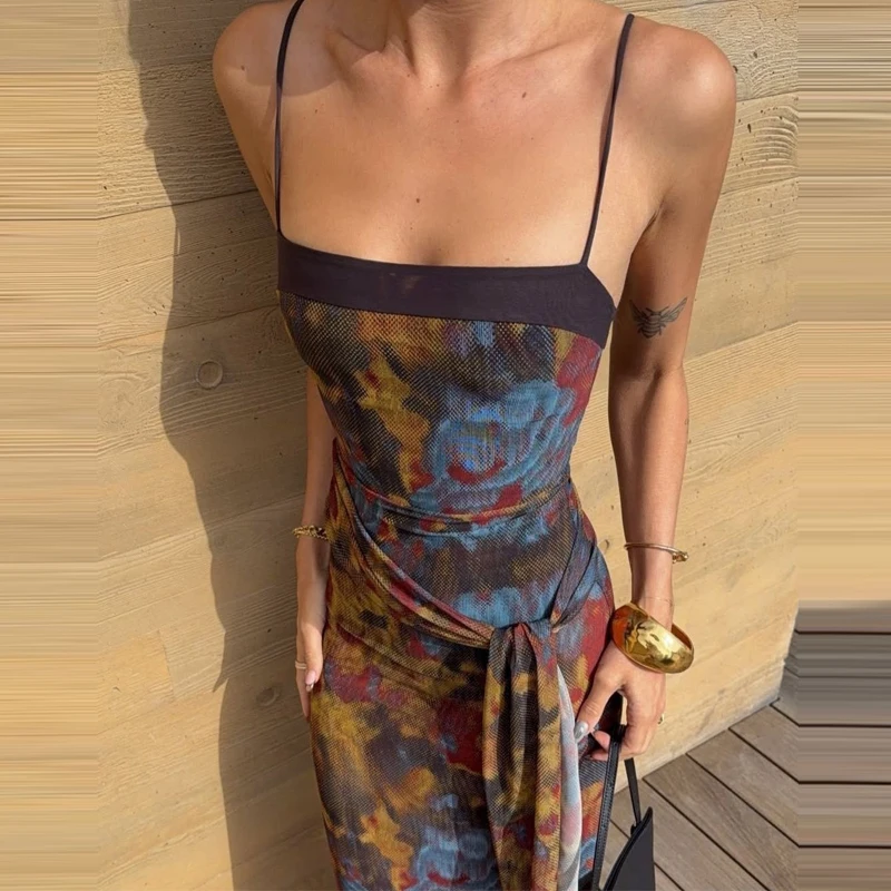 Sommerliches ärmelloses schulterfreies Slim-Kleid, elegantes rückenfreies Plissee-Kleid für den Urlaub, Vintage-Muster-Print, Neckholder-Kleid mit eckigem Ausschnitt