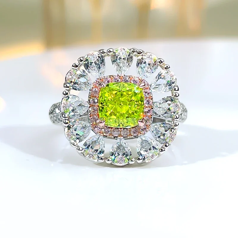 

Fashionable Luxury Flower Style Olive Green S925 Sterling Silver Ring Set with High Carbon Diamond Engagement Jewelry