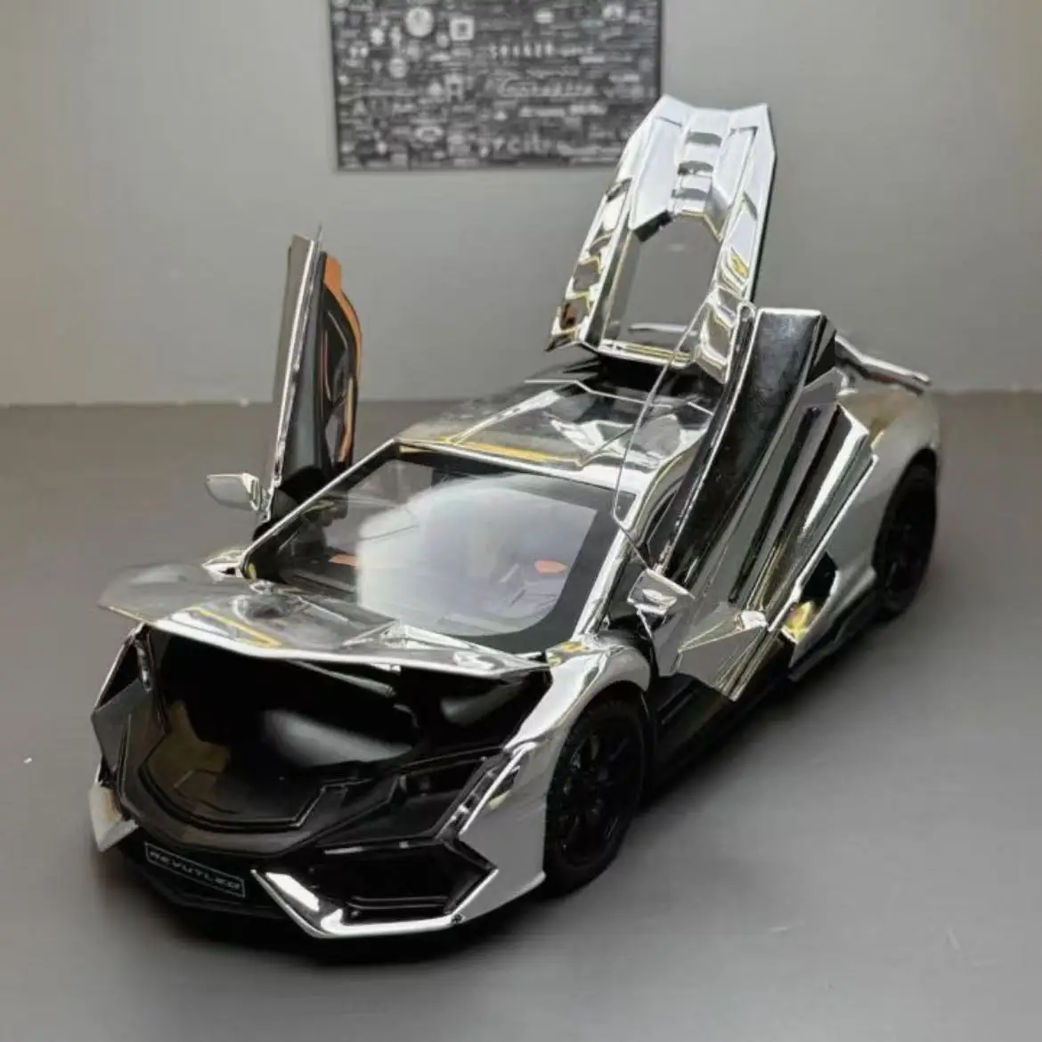 

:24 Revuelto гальваническая версия, имитация распыления, модель автомобиля из сплава, спортивный автомобиль, подарок для мальчиков, коллекция игрушек для пожилых людей