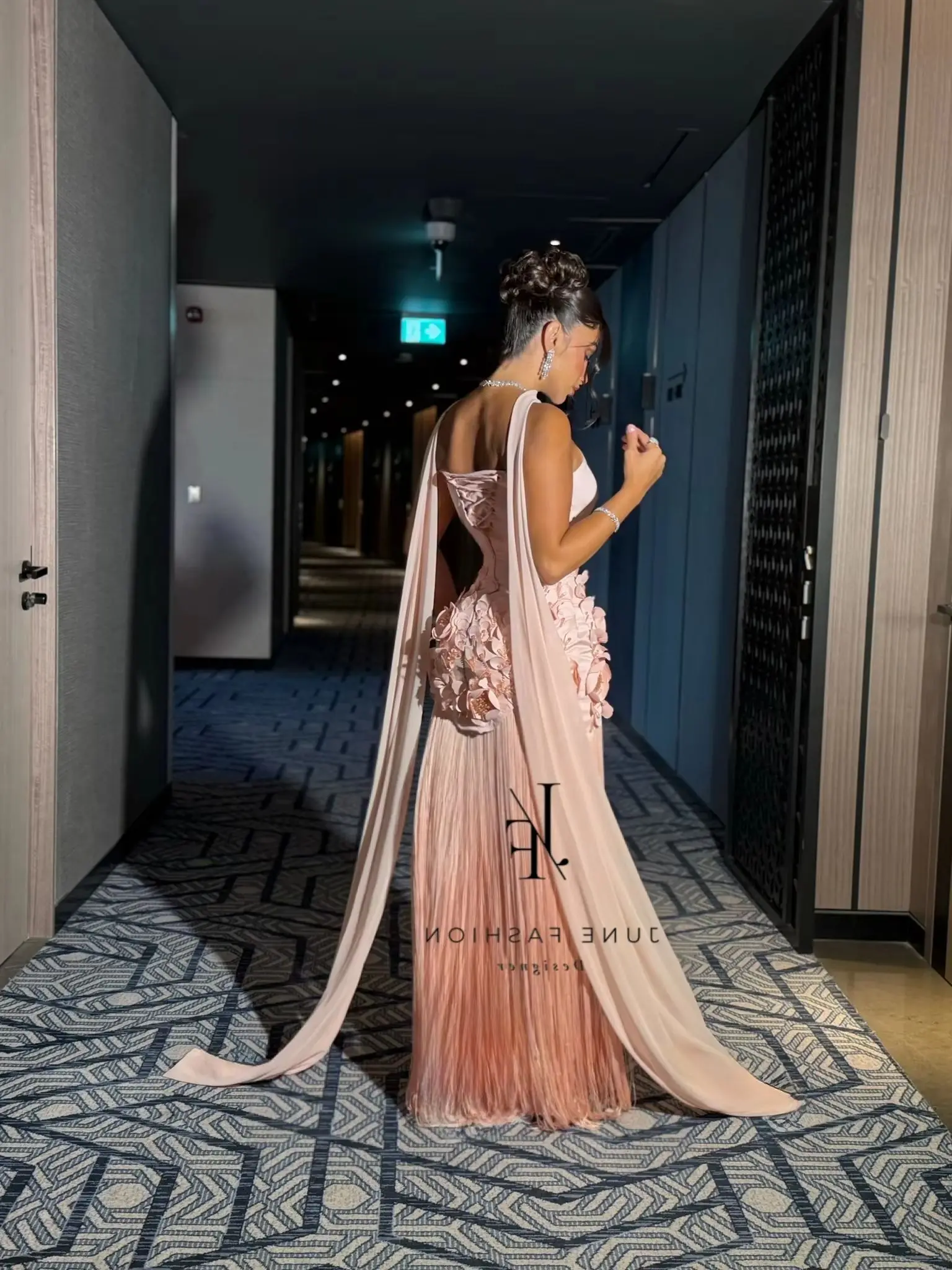 Fairytale Customized Modern Style Charmeuse Flower Tassel A-line Strapless Evening Dresses Bespoke Occasion Fashion Prom Dresses