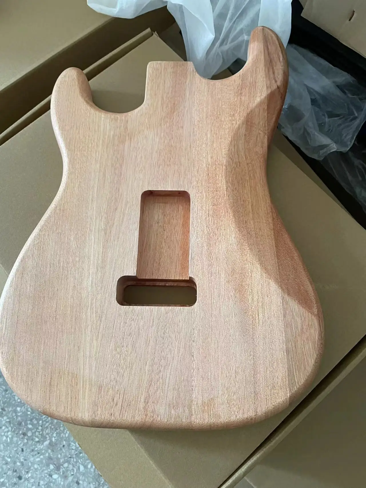 Mahogany Wood Electric Guitar Body,Unfinished DIY Guitar Barrel, Wooden Guitar Part, 5.6cm Heel Width, High Quality, New Arrival