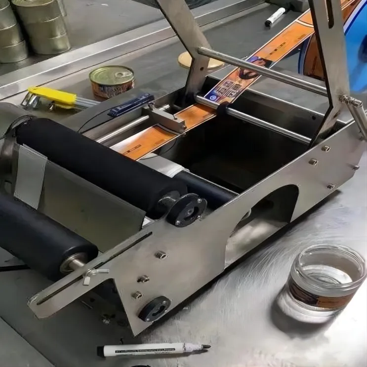 Mt-50 Hand Operation Small Manual Labeling Machine for Round Bottles Plastic Bottle Cans Sticker Semi-auto Labeling Machine