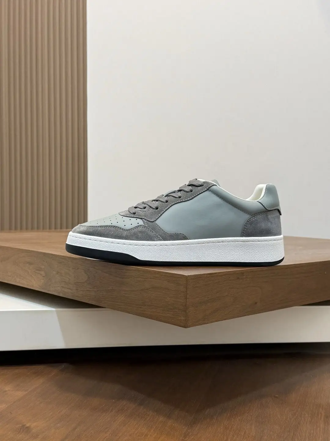 Unisex Grey Leather & Suede Low Top Sneakers Perforated Breathable Casual Shoes Flat Vintage Street Skate Footwear for Men Women