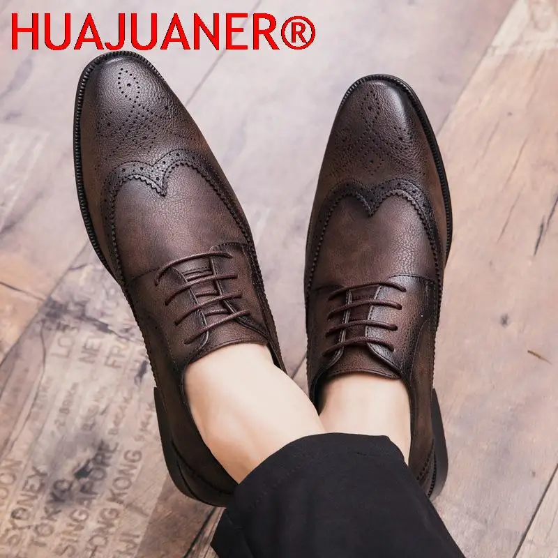 2023 Brogue formelle Schuhe Männer Kleid Lederschuhe Mode Männer Wohnungen Schuhe echte Retro spitzen Zehen Oxford männliche Schuhe Zapatos