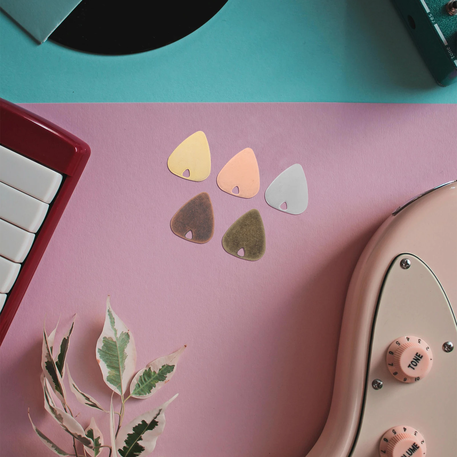 

5 pcs Stainless Steel Metal Guitar Picks Durable Bright For Electric Bass Acoustic Guitars Accessories Music