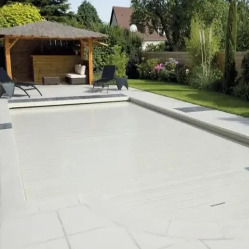 Copertura per piscina elettrica di sicurezza Copertura per piscina automatica per esterni a doghe in materiale PC con telecomando