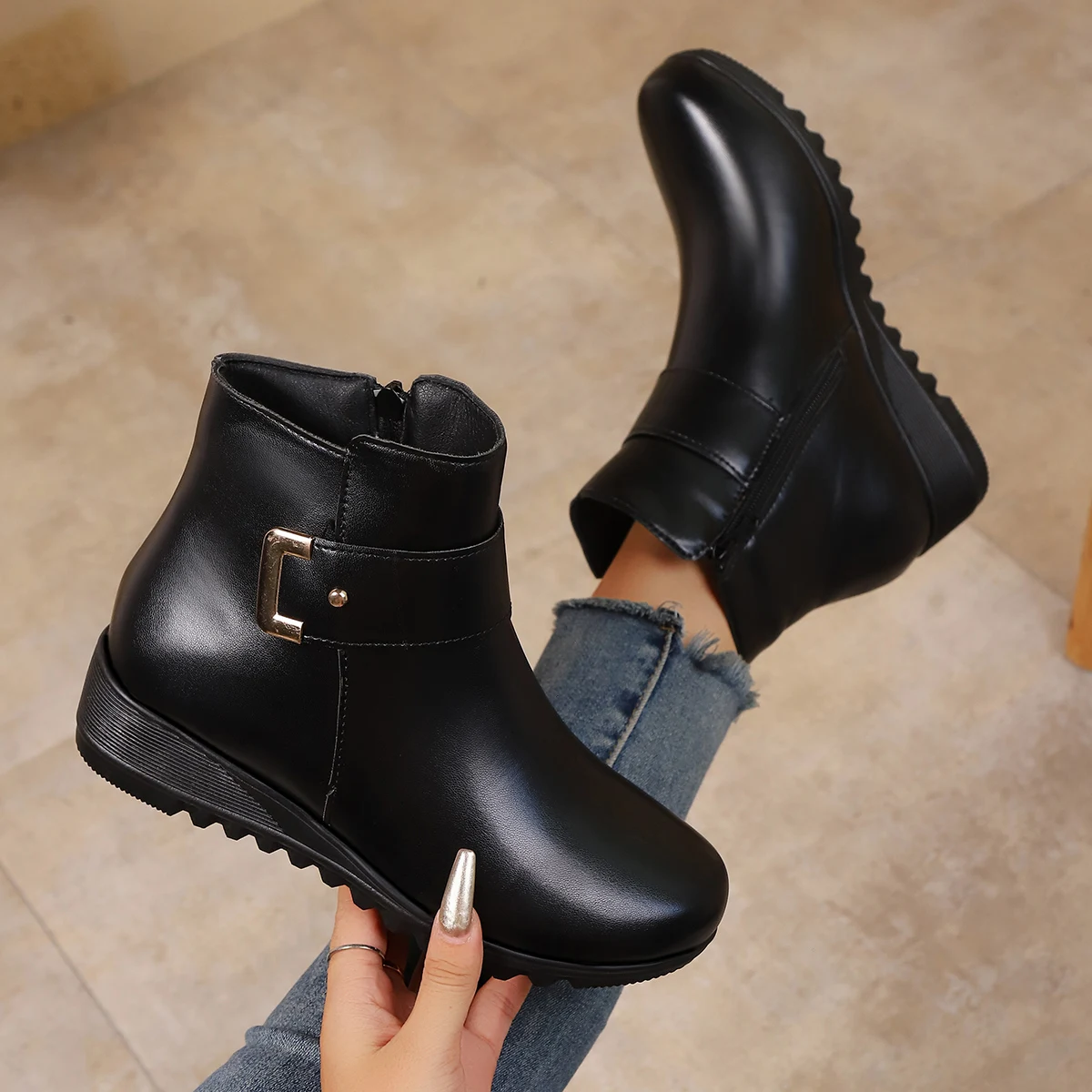 أحذية نسائية قطنية جديدة للخريف والشتاء بكعب منخفض ومقدمة مستديرة وسحاب جانبي من الصوف