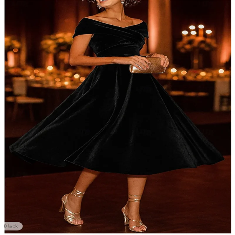 A-الخط طول الشاي طول الركبة فساتين كوكتيل فساتين الحفلات أنيقة بلا أكمام قبالة الكتف حديقة حفل زفاف المخملية #1