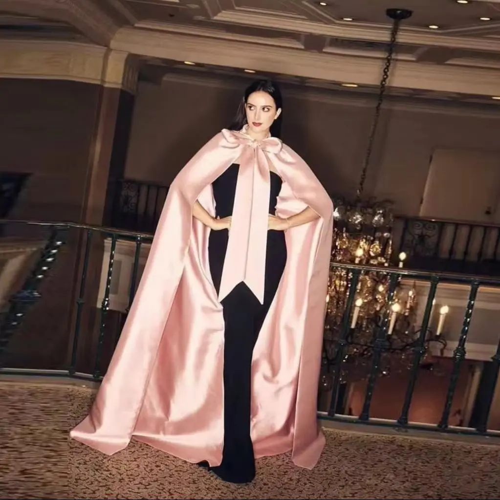 Blush Pink Giacca da donna Abito elegante in raso lungo Abiti da ballo Solo cappotto Abito formale da donna Solo mantello Fiocco che scorre